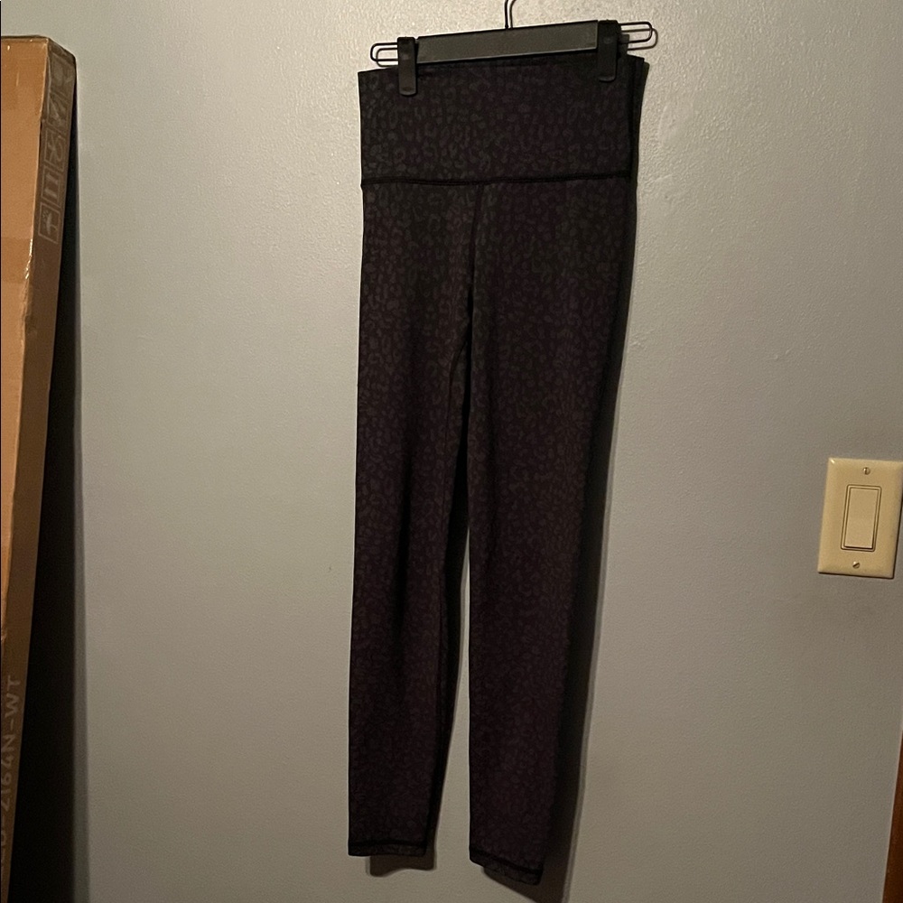 Offline by aerie women’s Black cheetah Patterned Pants